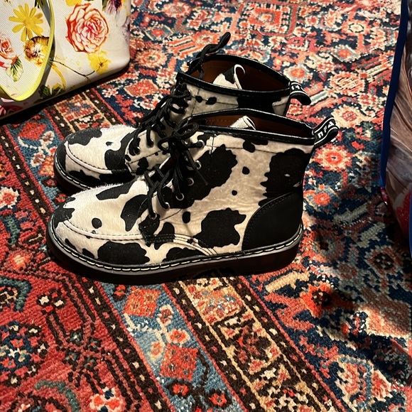 Boots - Picture 2 of 5